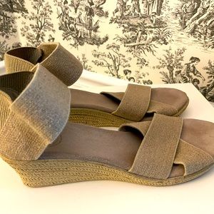 Charleston Shoe Co. Cannon Solid Sandal